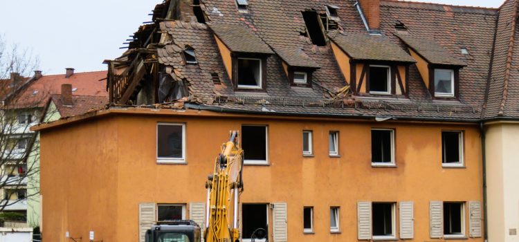 Czy remontowanie starego domu się opłaca? Kompletny przewodnik po remoncie starego domu