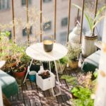 Ogród w mieszkaniu? Zorganizuj zielony kącik na balkonie dzięki zabudowie!